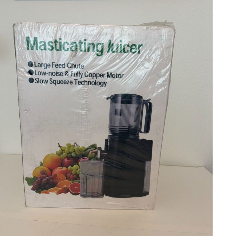 Masticating juicer with large feed chute low noise copper motor and slow squeeze
